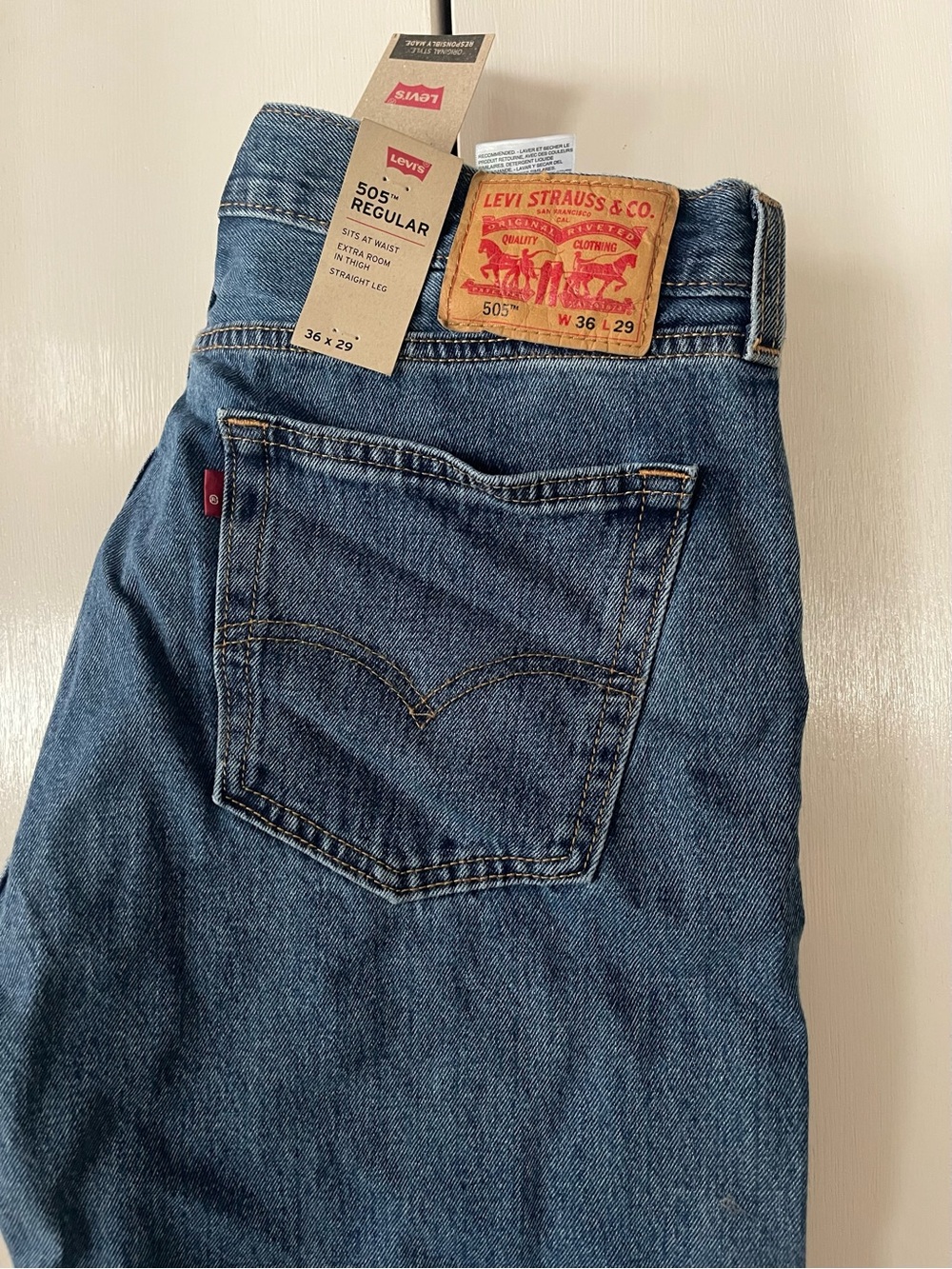 Levi's Men's Relaxed Jeans - Medium Blue Denim